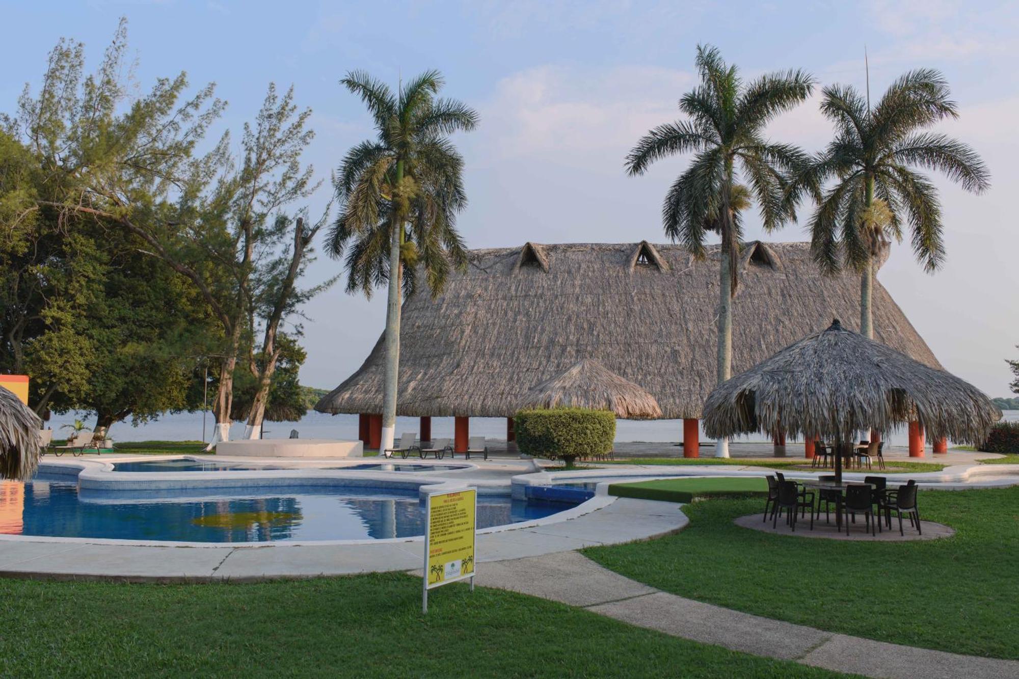 Hotel Terranova Коацакоалькос Экстерьер фото Club Campestre de San José, a private club in San José de la Paz, Guatemala